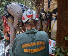 BPMOA resgata mulher após escorregar em riacho em Campo Largo (PR)