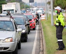 Polícia Militar participa de blitz educativa integrada da Semana Nacional do Trânsito na Linha Verde em Curitiba