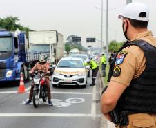 Polícia Militar participa de blitz educativa integrada da Semana Nacional do Trânsito na Linha Verde em Curitiba