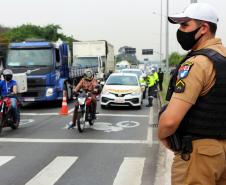 Polícia Militar participa de blitz educativa integrada da Semana Nacional do Trânsito na Linha Verde em Curitiba