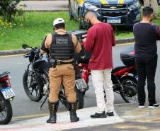 Polícia Militar participa de blitz educativa integrada da Semana Nacional do Trânsito na Linha Verde em Curitiba