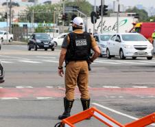 Polícia Militar participa de blitz educativa integrada da Semana Nacional do Trânsito na Linha Verde em Curitiba