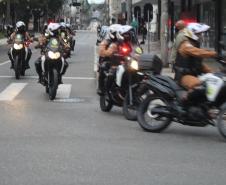 A presença ostensiva da Polícia Militar foi maciça em todo o estado por conta dos atos públicos desta terça-feira (07/09), Dia da Independência do Brasil. A autuação preventiva foi para garantir o direito de manifestação dos grupos políticos que tomaram as ruas das principais cidades paranaenses. Ao longo do dia, os atos ocorreram de maneira pacífica, e até às 18 horas não houve nenhuma ocorrência relacionada às manifestações. Em várias cidades do Estado, inclusive na Capital, as equipes policiais prossegue
