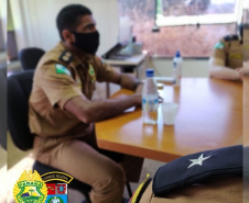 Aspirantes à Oficial se apresentam ao Comandante do 5º CRPM para iniciarem estágio operacional