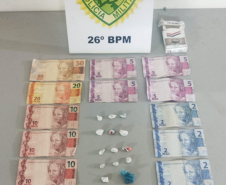 Em ocorrências distintas, policiais militares apreendem maconha, crack e cocaína e encaminham quatro suspeitos de tráfico em Telêmaco Borba, nos Campos Gerais.