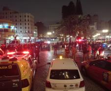 Operação da AIFU reforça policiamento em pontos de aglomeração e oito pessoas são encaminhadas, em Curitiba