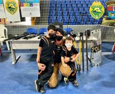 Policiais militares de Paranaguá (PR) participam de exposição do Projeto Paraná Cidadão