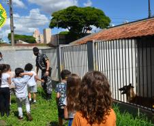 Batalhão da PM de Maringá (PR) recebe crianças e adolescentes da instituição Casa da Criança