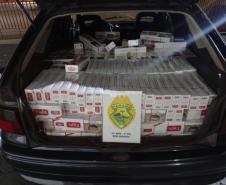 PM apreende carro com 19 mil maços de cigarros contrabandeados em Juranda (PR)