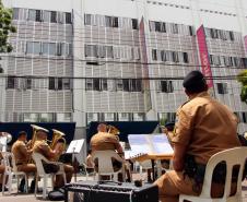 Banda de Música da PM faz apresentação especial para as crianças do Hospital Pequeno Príncipe