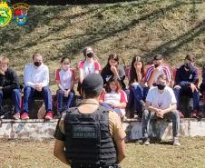 Batalhão da PM de Pato Branco (PR) recebe alunos para o projeto Café com a PM