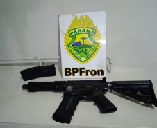 BPFRON apreende mais de 200 quilos de maconha, arma de fogo e carro roubado no Oeste do estado