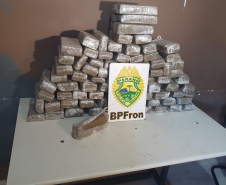 BPFRON apreende mais de 200 quilos de maconha, arma de fogo e carro roubado no Oeste do estado