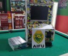 Cigarros contrabandeados e máquinas de jogos de azar são apreendidos pela AIFU em Curitiba