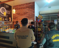 Cigarros contrabandeados e máquinas de jogos de azar são apreendidos pela AIFU em Curitiba