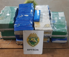 BPFRON e Receita Federal apreendem 100 quilos de maconha na Ponte Internacional da Amizade, em Foz do Iguaçu