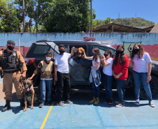 Equipe de Operações com Cães participa de atividade em colégio em Santo Antônio da Platina (PR)