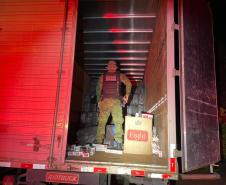 BPFron apreende caminhão carregado com mais de 13 mil pacotes de cigarros no Noroeste do estado