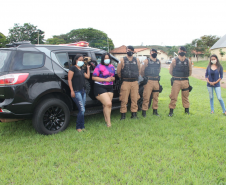 Equipe de Operações com Cães recebe admiradora da PM em Jacarezinho (PR)