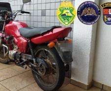 Na região do Norte Pioneiro, policiais militares e civis encaminham suspeito de furto e apreendem duas motocicletas, em ações distintas
