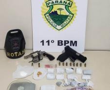 PM prende quatro pessoas e apreende duas armas de fogo e drogas em Campo Mourão (PR)