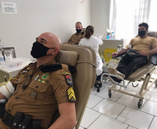 Policiais militares do 2º BPM participam de campanha de doação de sangue em Jacarezinho