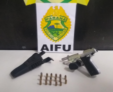 Pistola e produtos contrabandeados são apreendidos pela AIFU durante ações na Capital e no Litoral