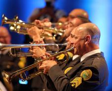 Concerto de Natal da Banda da PMPR emociona público no Teatro Guaíra e arrecada mais de duas toneladas de alimentos