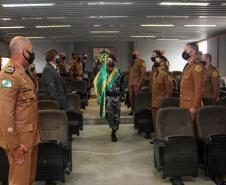 Oficiais e praças recebem a Medalha de Mérito do Comando-Geral durante solenidade em Curitiba