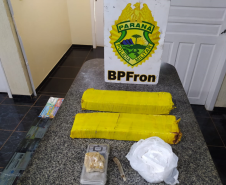 BPFRON apreende mais de 600 gramas de cocaína e 2,5 mil pacotes de cigarros no Oeste do estado