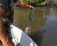 Policiais Ambientais apreendem 1,5 lacinhos e um gerival usados para pesca ilegal no Litoral do estado