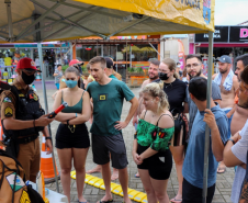 Ciclo de exposições da PM atrai dezenas de crianças e adultos nas praias do Litoral