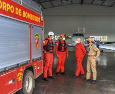 Governo do Paraná envia 10 bombeiros e cães para buscas a desaparecidos em Petrópolis
