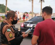 PM aborda mais de 3 mil pessoas e encaminha mais de 100 nos primeiros dias de Carnaval, no Litoral
