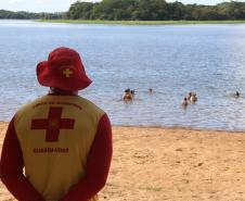 Atuação de bombeiros intensifica prevenção e diminui afogamentos na Costa Oeste