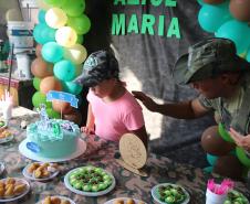 No Litoral, policiais militares realizam sonho de fã mirim em festa de aniversário