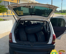 BPRv apreende 53 pneus e diversos produtos contrabandeados no interior do estado
