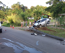 Após acidente na estrada da Codonga, BPMOA faz transporte de vítima até Paranaguá 