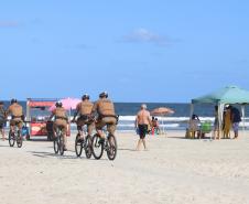 Policiamento da PM com bicicletas aumenta mobilidade no Litoral e proximidade com a população