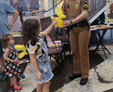 Batalhão da PM faz exposição em Shopping de Maringá (PR)