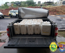 Policiais militares prendem motorista que transportava 360 litros de agrotóxicos proibidos em Cruzeiro do Oeste, Noroeste do estado