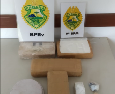 Cão de faro do BPRv descobre fundo falso com drogas dentro de uma casa em Guaratuba 