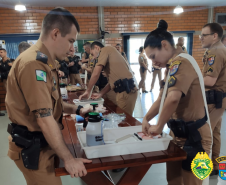 Policiais do 10º BPM recebem instrução sobre atendimento pré-hospitalar em combate, em Apucarana