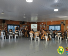 Policiais do 10º BPM recebem instrução sobre atendimento pré-hospitalar em combate, em Apucarana
