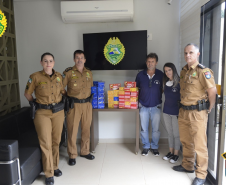 Polícia Militar doa chocolates para 107 crianças autistas na Páscoa, em Maringá