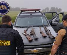  Policias Militares do 1º BPM recuperam armas e prendem suspeitos de roubo a uma chácara em Palmeira/PR.  