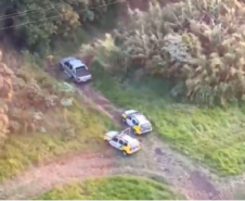 Com apoio de helicóptero, PM recupera caminhonete furtada carregada de cigarros na região Oeste do Estado. 