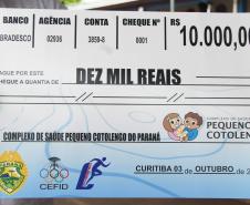 Polícia Militar do Paraná arrecada e entrega R$ 10 mil ao Pequeno Cotolengo.