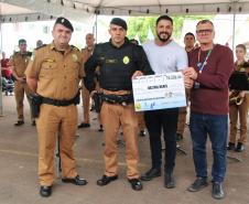 Polícia Militar do Paraná arrecada e entrega R$ 10 mil ao Pequeno Cotolengo.