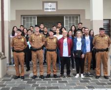 Alunos do Colégio da Vila Militar de Maringá visitam QCG